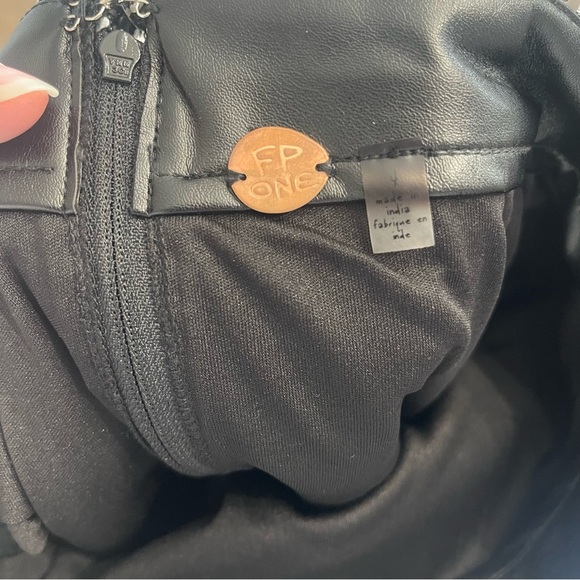 Free People NWT Reversible Sequin Camo Mini Skirt Flip
Sequins Camouflage - Sz 4 - Picture 14 of 14